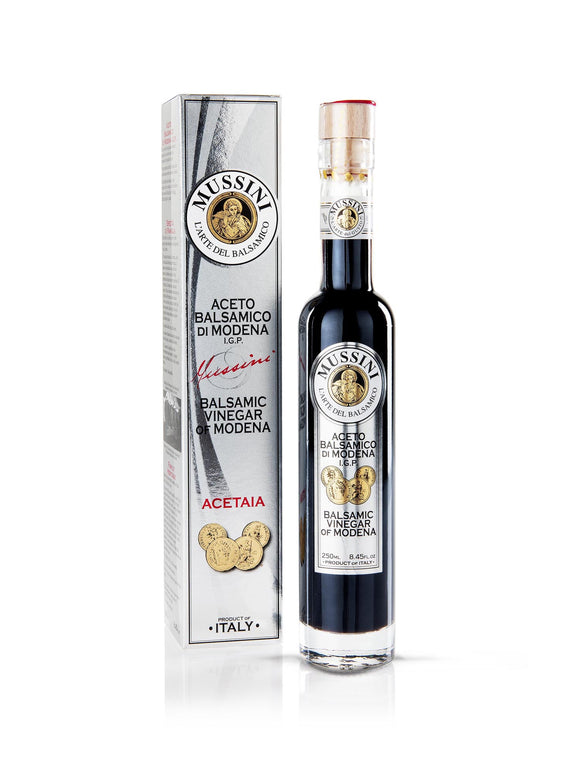 Mussini Balsamico Azijn 12 Jaar I.G.P., close-up fles met wassegel